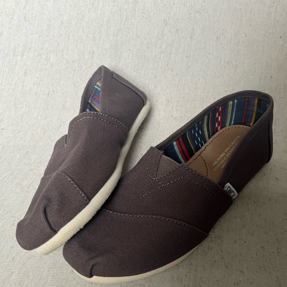 TOM’S slip on shoes